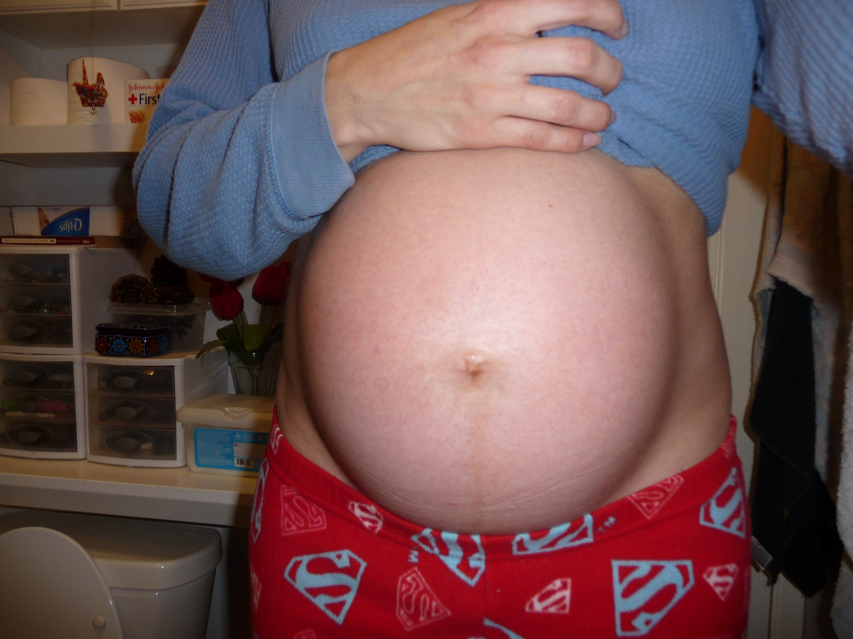 Вечером большой живот. 15 Недель беременности. Живот беременной на 27 неделе. Большие животы у девушек.